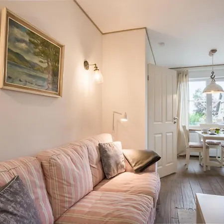 Achterkajuete شقة